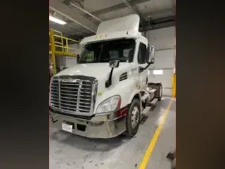 2014 Freightliner CASCADIA 113