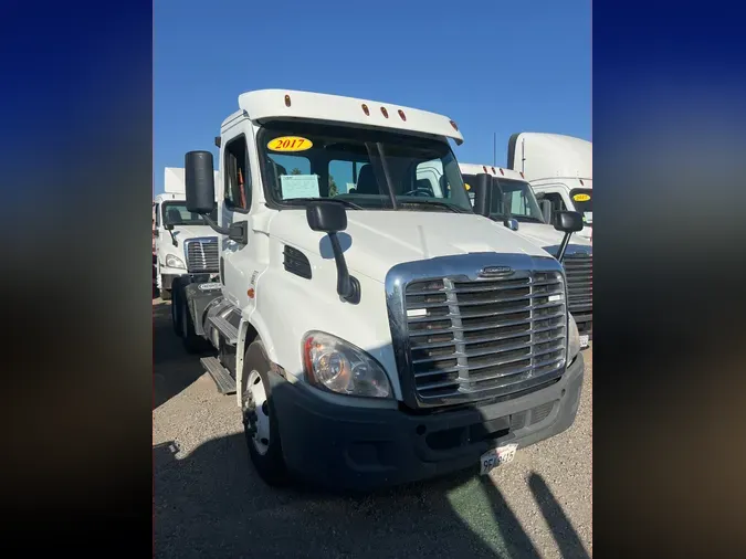 2017 FREIGHTLINER/MERCEDES CASCADIA 113