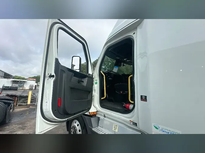 2023 Freightliner Cascadia 126