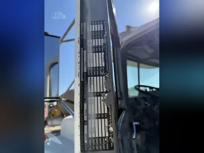 2001 MACK RD688787cf2c858d39a93f5b5d35496d0b5b1