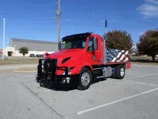 2020 VOLVO VNR42300