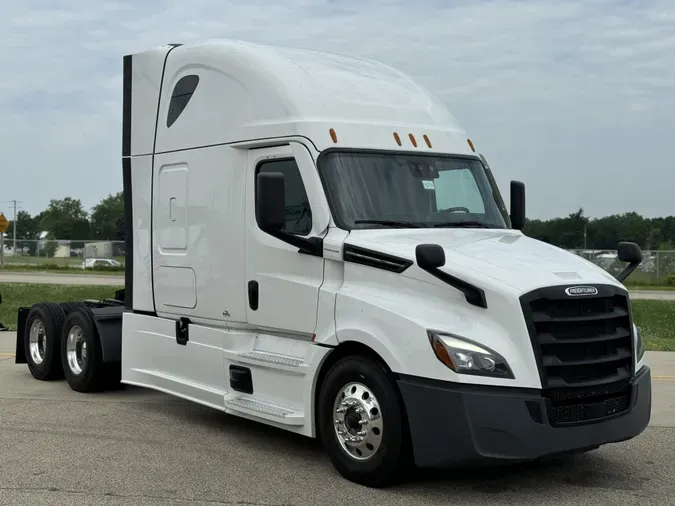 2022 FREIGHTLINER Cascadia 126