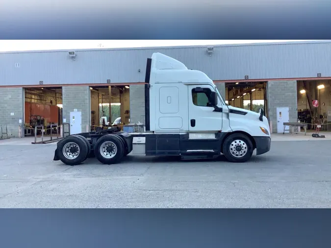 2020 Freightliner Cascadia 126