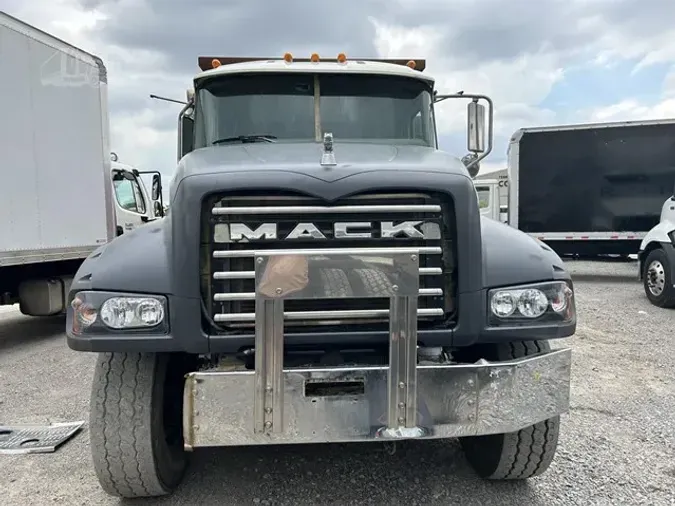 2014 MACK GRANITE GU713