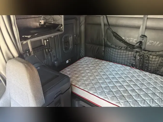 2024 Freightliner Cascadia 126