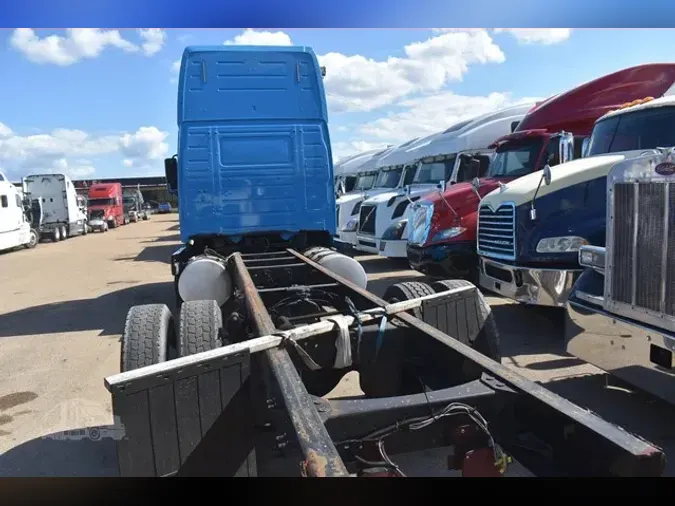 2015 VOLVO VNL42670