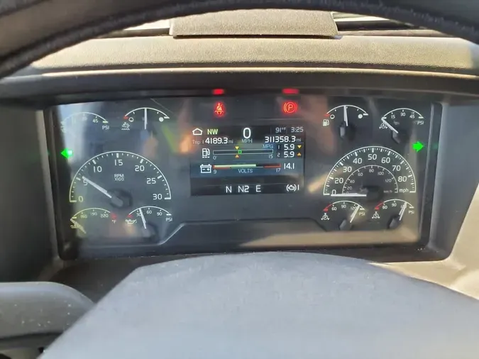 2020 VOLVO VNR64T-640