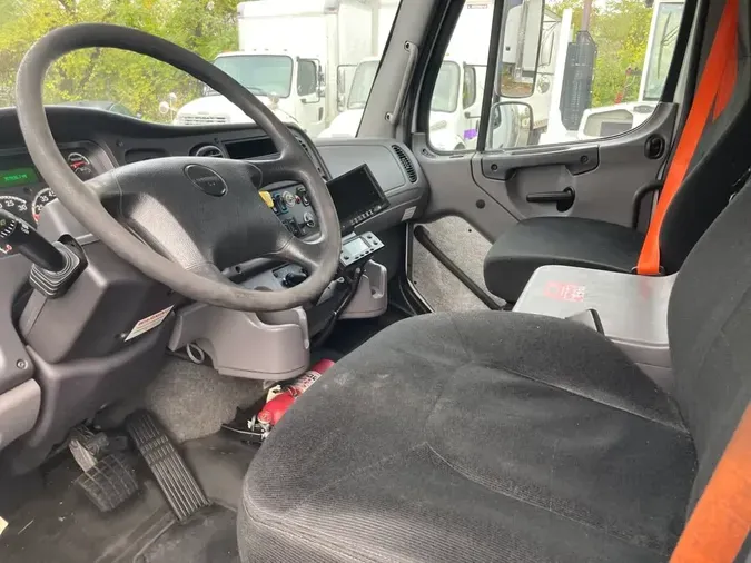 2017 FREIGHTLINER/MERCEDES M2 106