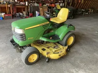 2010 John Deere X700