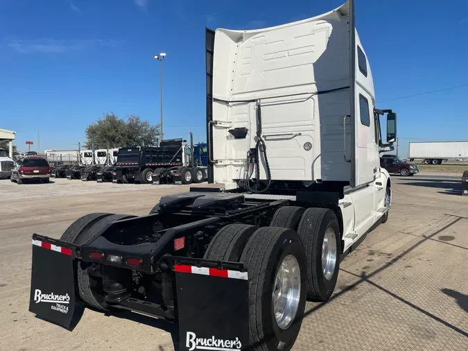 2023 VOLVO VNL64T860