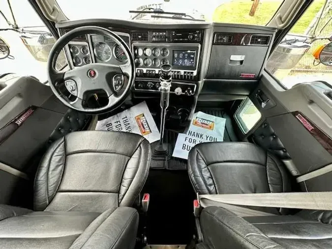 2022 Kenworth W900L