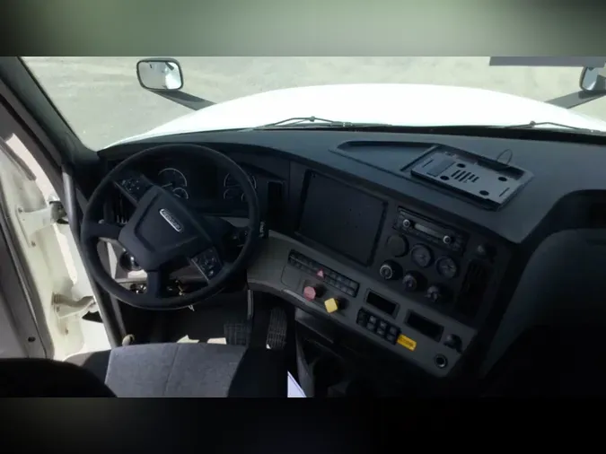 2020 Freightliner Cascadia 126
