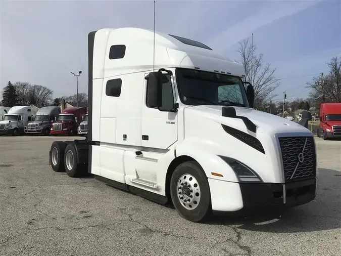 2021 VOLVO VNL760