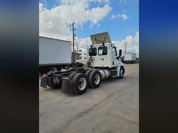 2018 FREIGHTLINER/MERCEDES CASCADIA 125