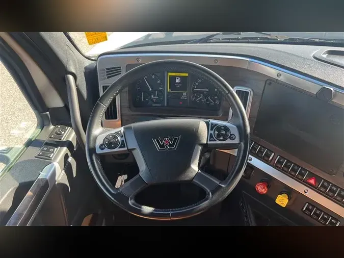 2022 WESTERN STAR 4900