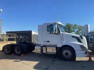 2018 VOLVO VNL300