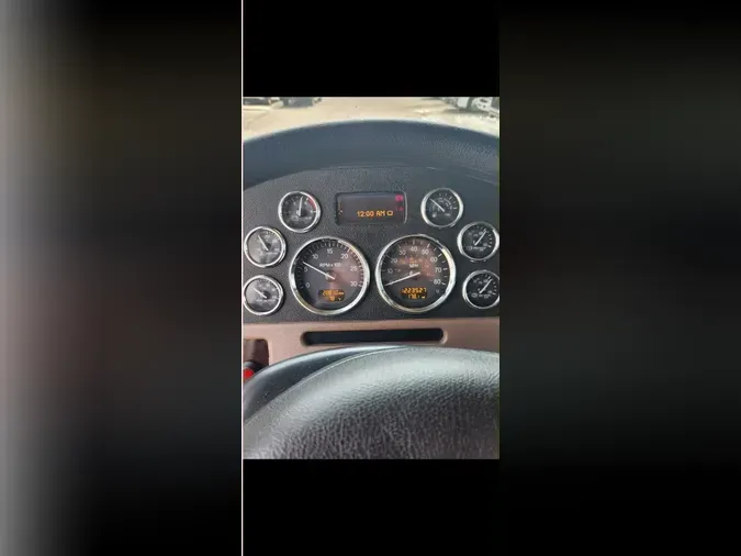 2015 PETERBILT 389
