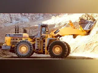 1999 KOMATSU WA900-1