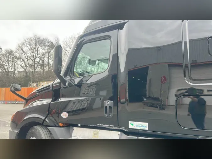 2023 Freightliner Cascadia 126