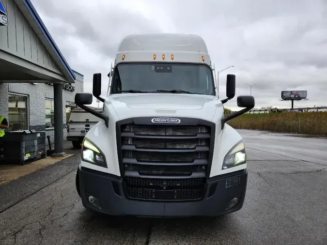 2020 FREIGHTLINER Cascadia 126