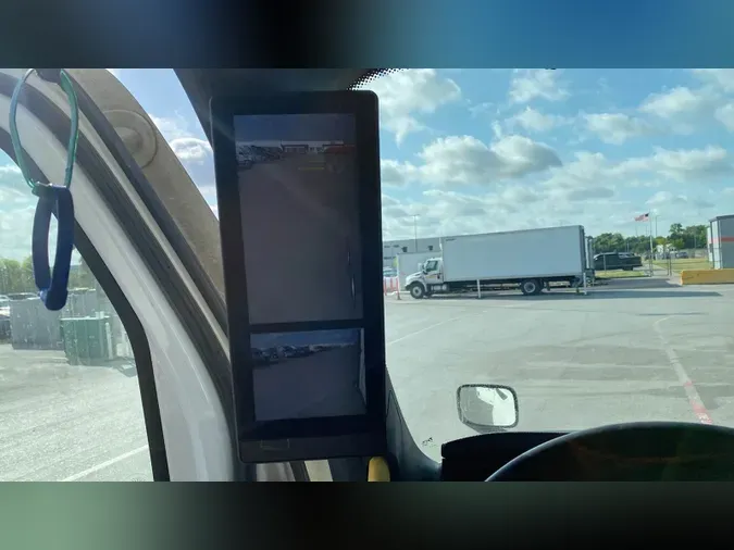 2023 Freightliner Cascadia 126