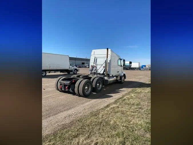 2015 Volvo VNL300