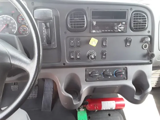 2018 FREIGHTLINER M2 106