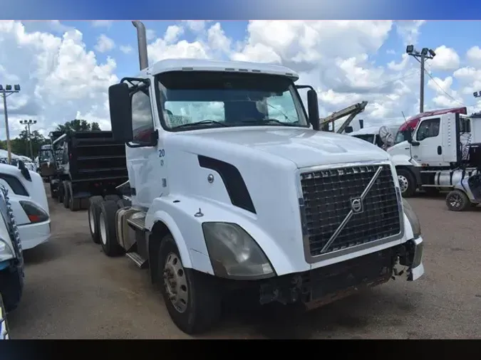 2012 VOLVO VNL64T300