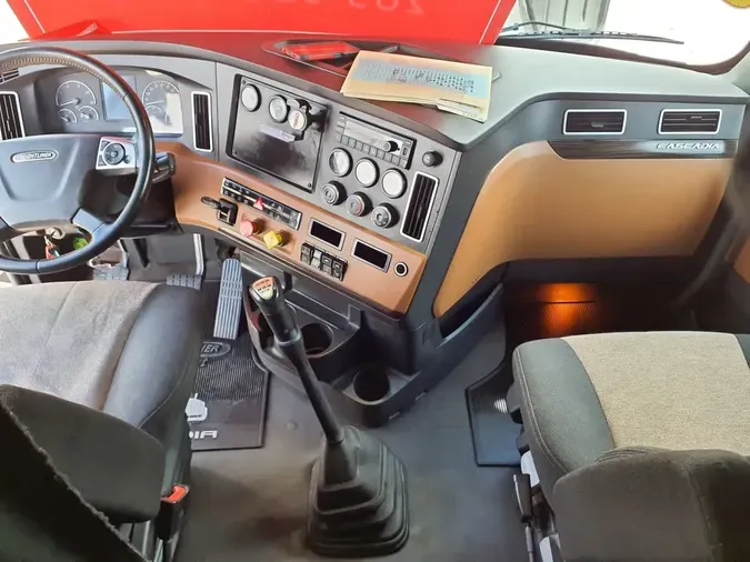 2020 FREIGHTLINER PT126064ST
