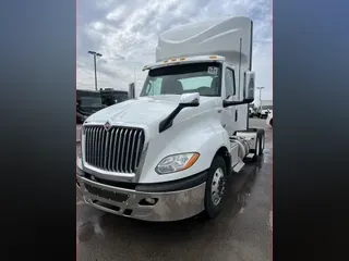 2018 International LT&reg; Series Day Cab