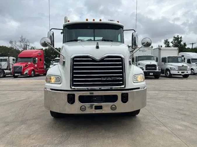 2017 MACK CXU613