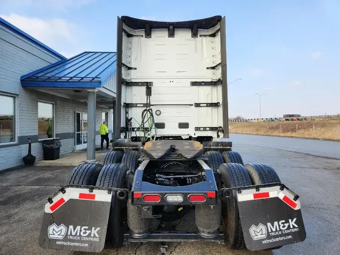 2025 VOLVO VNL64T860