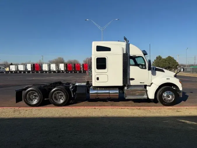 2021 KENWORTH T880