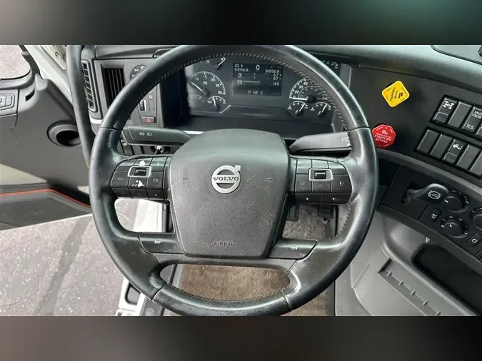 2020 VOLVO VNL860