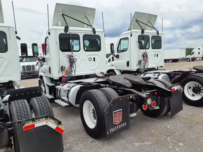 2020 FREIGHTLINER CASCADIA 113