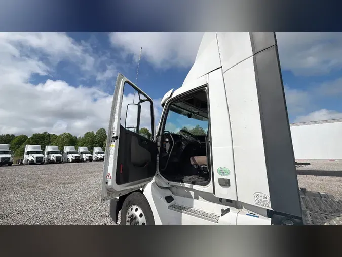 2020 Volvo VNL300
