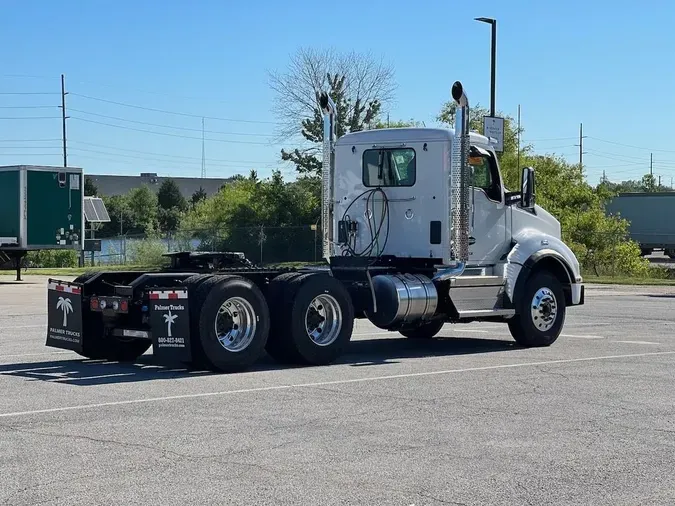 2025 Kenworth T880