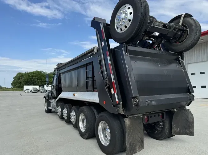 2017 Freightliner 114SD