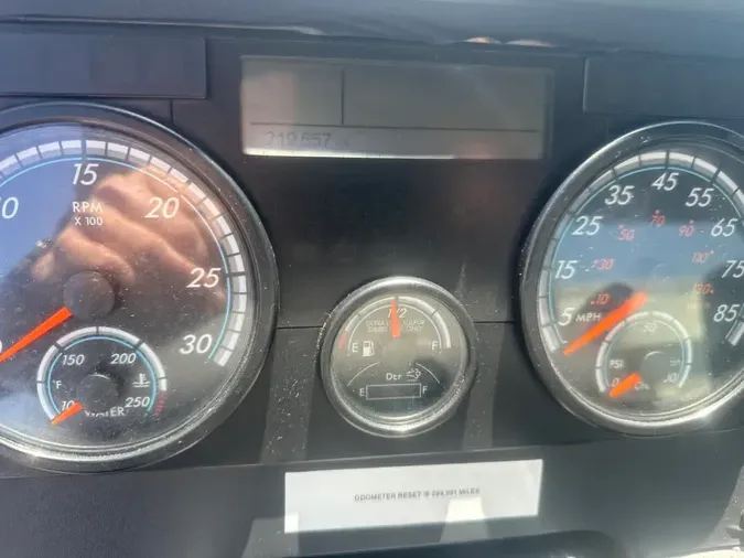 2017 FREIGHTLINER CASCADIA 113