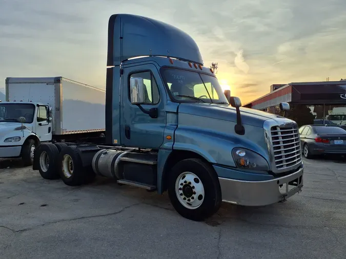 2018 FREIGHTLINER/MERCEDES CASCADIA 125