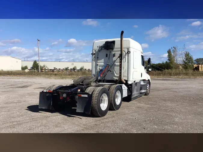 2021 Freightliner Cascadia 12678de367bb4d7f81792fba91dc8022783