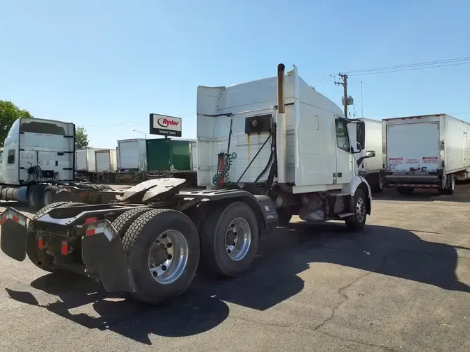 2020 VOLVO VNR64T-640