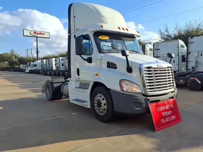 2019 FREIGHTLINER/MERCEDES CASCADIA 113
