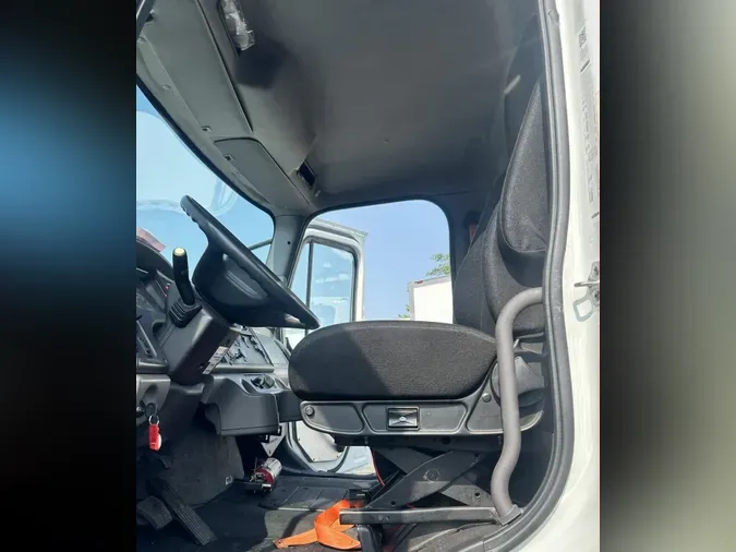 2017 FREIGHTLINER M2 106