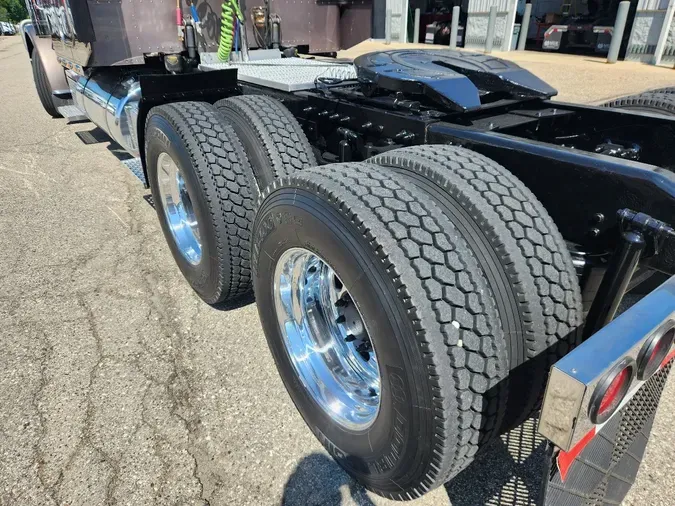 2015 PETERBILT 389