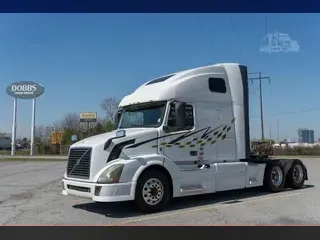 2015 VOLVO VNL64T670
