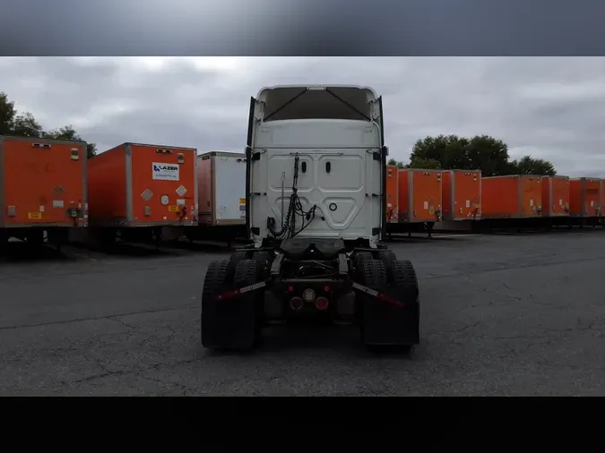 2021 Freightliner Cascadia 126