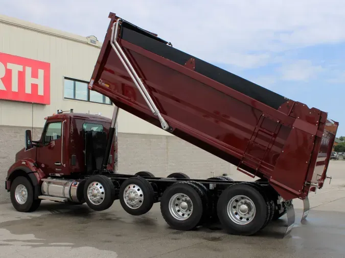 2025 Kenworth T880 Short Hood