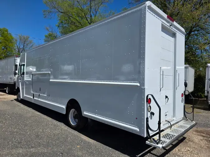 2017 FRTLR CUSTOM CHASSIS CORP MT-55 WALK-IN