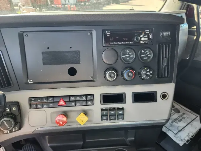 2020 FREIGHTLINER Cascadia 126